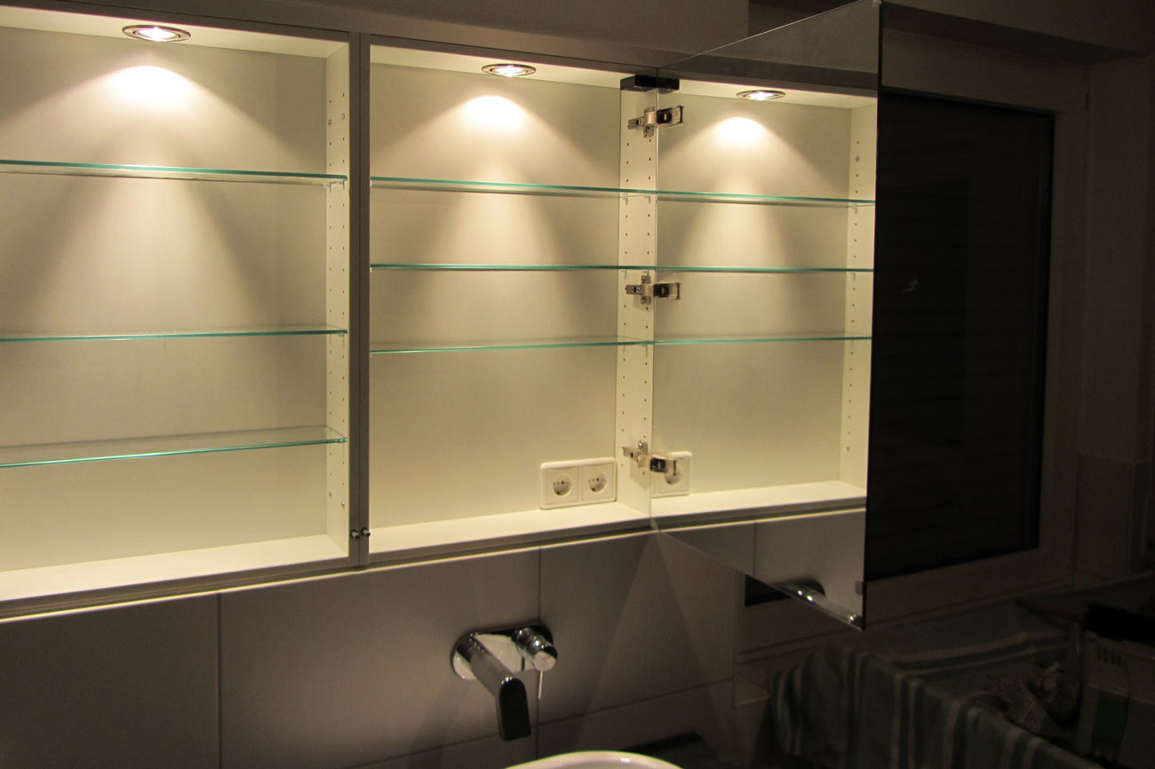 Bad, Schrank, Spiegel