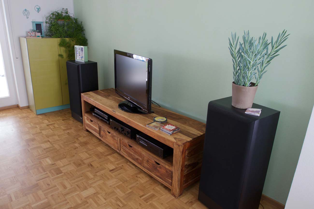 Wohnzimmer, Parkett und Komode